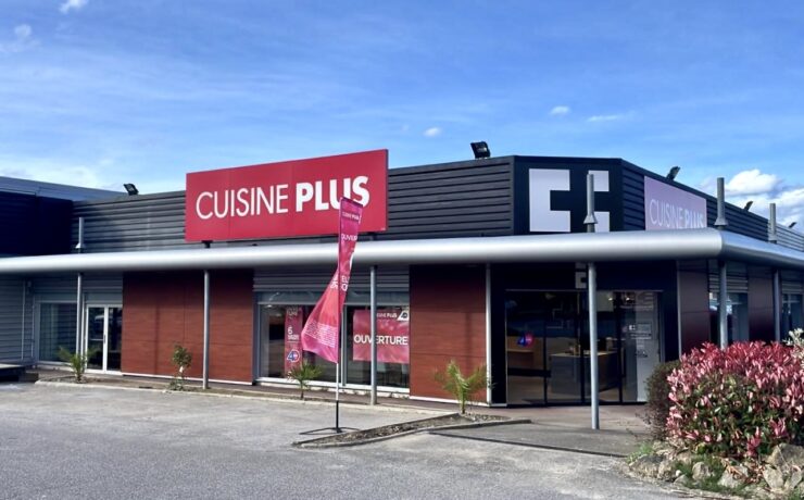 Cuisine Plus poursuit sa stratégie de croissance et d'expansion avec l'ouverture, le 28 mars dernier, d’un nouveau magasin à quelque 11 kilomètres au sud de Limoges (87), sous la direction de Thomas Quintane. Le franchisé dit avoir choisi l’enseigne du groupe FBD pour trois éléments distinctifs principaux : la personnalisation sur mesure en 4D, la qualité du service client et la sélection de produits innovants.