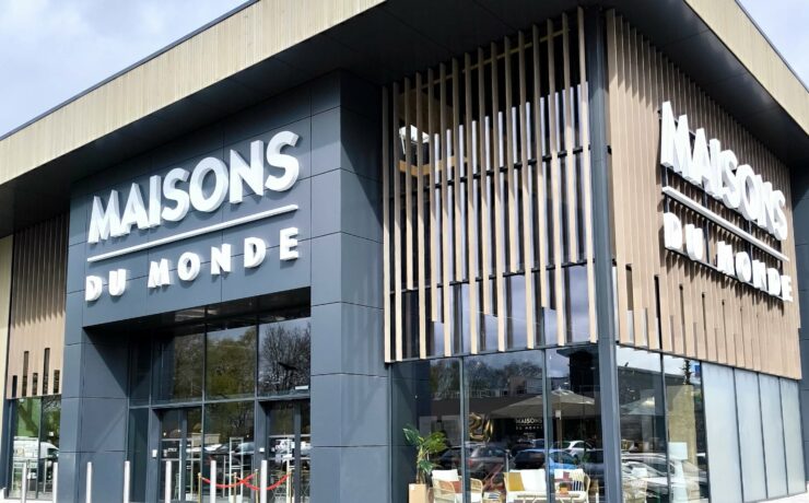 Au 1er trimestre 2024, les ventes de décoration ont diminué de 11,4 %, à 138 millions d'euros. À l'inverse, les ventes de meubles ont montré une plus forte résistance, avec des ventes de 109,7 millions d'euros (-7,1 % versus la même période de 2023), stimulées par la disponibilité des produits, les initiatives promotionnelles, la livraison gratuite pour les commandes en ligne et les facilités de paiements fractionnés.