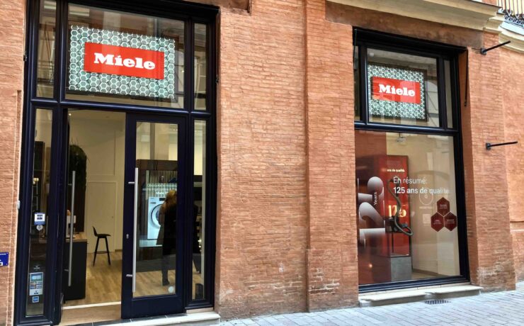 Avec son espace de 90 m2, ce nouveau magasin est aussi un point d’accueil pour les partenaires de l’industriel (cuisinistes, revendeurs, architectes), qui peuvent en effet bénéficier ici de l'expertise et de la proximité des équipes Miele, afin de prodiguer à leur clientèle des conseils et un accompagnement premium sur les produits de la marque.