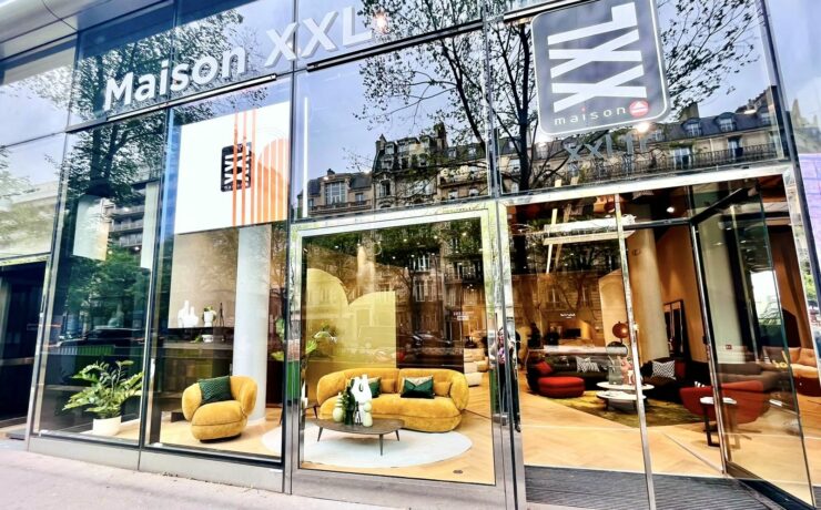 Au-delà d’être une vitrine ô combien prestigieuse, pour la marque-enseigne, l’ouverture de ce vaisseau-amiral, à quelques centaines de mètres de l’avenue des Champs-Élysées, marque un tournant stratégique majeur. En ligne de mire : une seconde ouverture dans Paris intra-muros ; un déplacement du concept vers les cœurs urbains ; un développement accru hors de nos frontières ; et un virage vers les clientèles professionnelles.