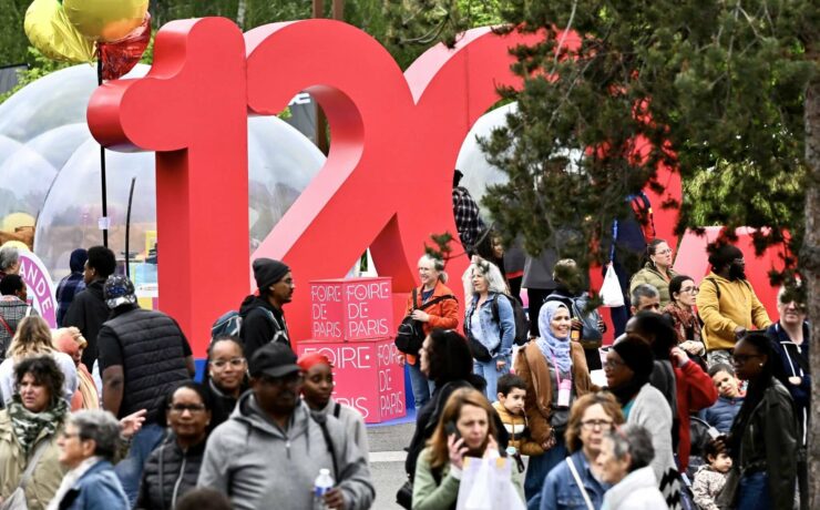 Si l’on en croit ses organisateurs, du 1er au 12 mai dernier, sur ses quelque 100 000 m2 d’exposition aménagés au sein du parc de la porte de Versailles, à Paris, la première foire de France, qui réunissait 1 250 exposants et 3 500 marques, a drainé sur douze jours un visitorat en hausse de 4 %. Sa prochaine édition se tiendra du 30 avril au 11 mai 2025.