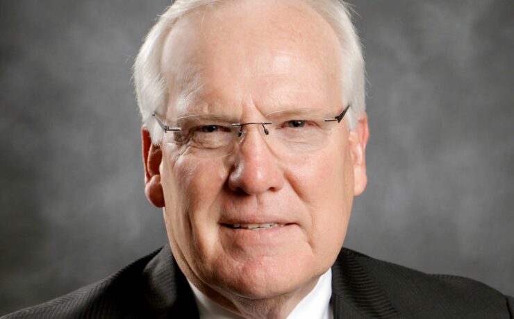 Cette nomination fait suite à la décision de Mitch Dolloff de démissionner de son poste de directeur général et de membre du conseil d'administration, après avoir estimé, d’un commun accord avec ce même conseil d'administration, que le moment était venu de changer la direction de Leggett & Platt, actuellement engagé dans un vaste plan de restructuration.