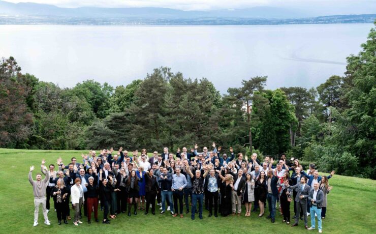 Qu’il s’agisse de la vie interne du réseau, de la stratégie de l’enseigne vis-à-vis du grand public ou de l’actualité produit (avec, en vedette, la présentation du nouveau modèle “Rivage” imaginé par Bina Baitel), le congrès 2024 de la bannière Arthur Bonnet fut manifestement un bon cru. Voici ce qu’il faut en retenir.