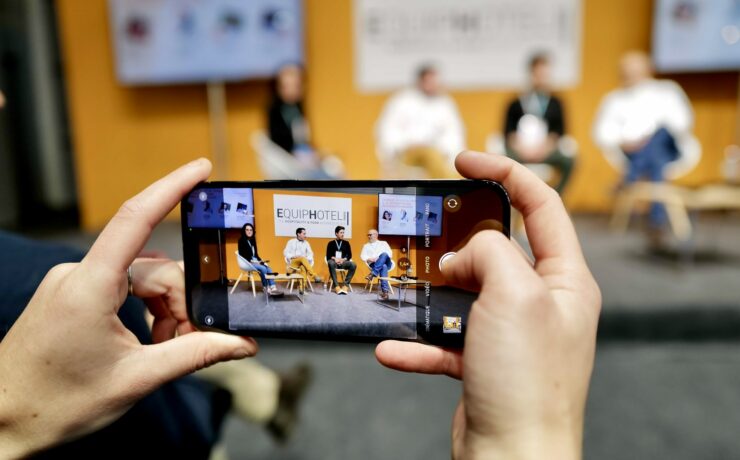 Les organisateurs du prochain salon professionnel EquipHotel (3 – 7 novembre prochain), dédié au secteur de l’hospitality, veulent axer cette édition 2024 autour de la créativité, de l’inventivité et de l’originalité ; une ambition résumée par la thématique de cette année : « Osons ! ». Dans ce cadre, entre autres animations, deux chambres, développées grâce à un partenariat exclusif signé entre L’Ameublement français et la chaîne hôtelière Okko Hotels, seront présentées en avant-première sur la manifestation.