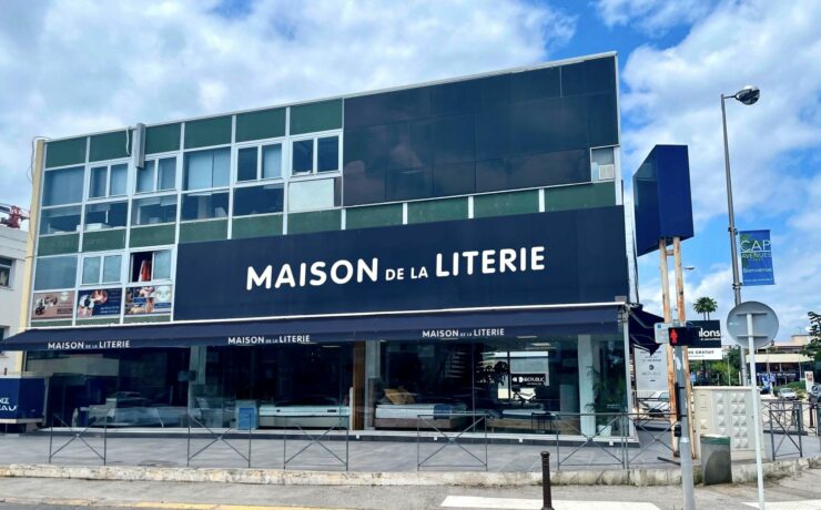 Les dirigeants du réseau Maison de la Literie ont officialisé le rachat de trois points de vente à Mougins, Saint-Laurent-du-Var et Vallauris. Cette acquisition, intervenue le 10 juin dernier, permet au distributeur leader des spécialistes literie de renforcer sa présence en région Provence-Alpes-Côte d'Azur bien sûr, mais aussi, voire surtout, d’étendre son réseau de succursales.