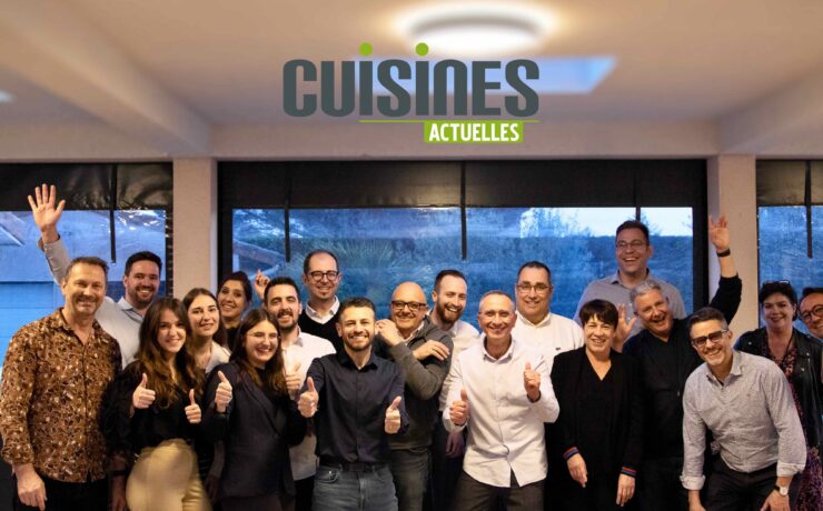 Annoncés au début de cette année, la relance et le déploiement du concept Cuisines Actuelles, via l’ouverture de corners dans les magasins multi-spécialistes ameublement, viennent de connaître une étape décisive, avec la création d’une société commune entre Envia Expansion et le groupe Maxiam. Quelles seront les recettes de ce développement ? Réponses de Thomas Bedun (directeur des réseaux Envia Expansion) et de Jean-Benoît Buisson (président du groupe Maxiam).