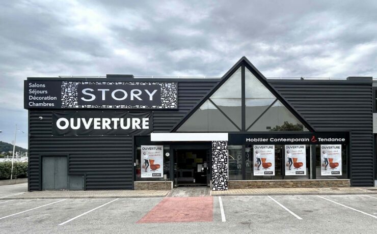 L’enseigne de mobilier Story, qui compte près de 50 unités en France à ce jour, vient de réaliser une série d’ouvertures (ou réouvertures), qui lui permettent de rayonner dans des zones commerciales à forts potentiels. À Nantes (44) et Toulon (83) ; mais aussi à Valenton (94), en région parisienne, où le réseau annonce avoir planifié un déploiement inédit pour les deux prochaines années.
