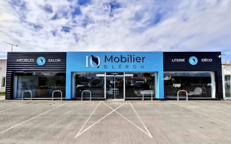 Comme annoncé début 2024 et dans le cadre de sa stratégie d’expansion nationale, le réseau Meubloo, créé en 2020 par Didier Guerinet et Sergio Esteves, a récemment inauguré un nouveau point de vente sur la commune de Saint-Pierre-d’Oléron, en Charente-Maritime. Il est dirigé par Anthony May.