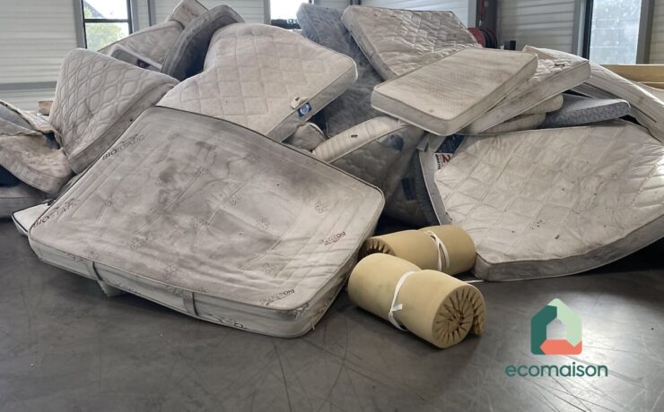 Filière historique et majoritaire dans les activités de l’éco-organisme, l’ameublement représente à lui seul 1,5 million de tonnes de produits et matériaux pris en charge. Après avoir construit et déployé cette filière pendant plus de dix ans, Ecomaison poursuit ses travaux, pour inciter à l’allongement de la durée de vie des produits, via les fonds dédiés à la réparation et au réemploi.