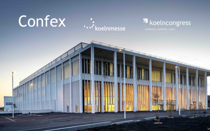 L'ouverture de ce bâtiment ultramoderne, situé dans la partie sud-ouest du parc Koelnmesse, juste à côté de la gare Cologne Messe/Deutz ICE, marque, après presque trois années de travaux, l'aboutissement du programme d'investissement baptisé “Koelnmesse 3.0”. La pièce maîtresse de ce “Confex” (c’est son nom) flambant neuf, d'une superficie totale de 20 500 m2, est le “Confex Hall”.
