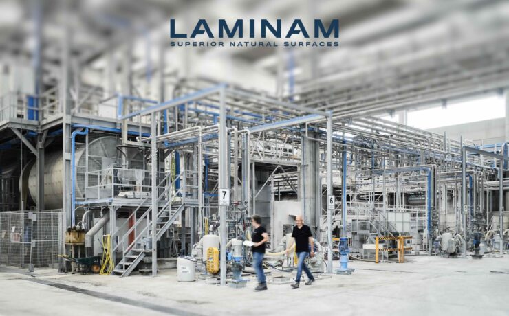 Malgré une conjoncture de marché défavorable, l’industriel italien spécialisé dans la fabrication de surfaces en céramique, ne renonce pas à ses engagements en faveur d’une stratégie de croissance fondée sur une approche inclusive et circulaire. Au contraire. Pour relever d’autres défis et regarder vers l'avenir avec confiance, Laminam continue d’investir dans plusieurs projets, afin de continuer à réduire les impacts de son activité sur l’environnement. Entre autres.