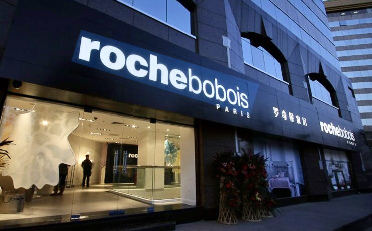 Roche Bobois annonce avoir signé un contrat d’acquisition pour la prise de participation majoritaire au capital du franchisé historique de la marque en Chine, la société Shanghai Rock Castle Furniture. Cette opération permet de consolider la position de Roche Bobois sur le marché chinois et de stimuler la croissance du groupe à moyen/long terme dans ce pays à fort potentiel.