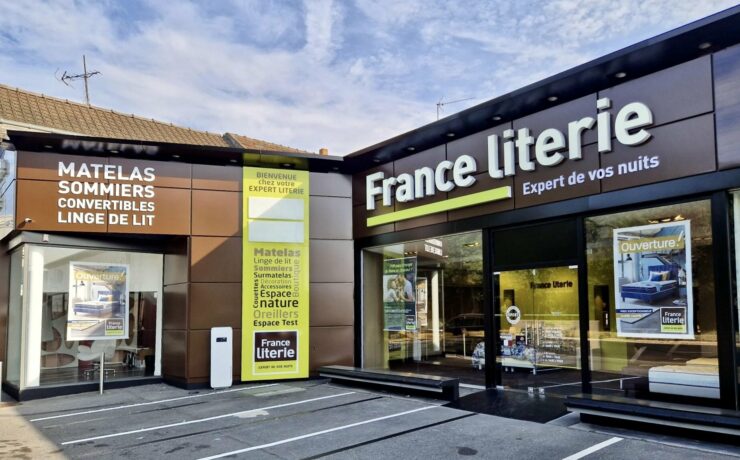 Ce nouveau magasin, implanté à quelques encâblures de la célébrissime “patte d’oie” d’Herblay, bénéficie d’une réfection totale du bâtiment et s’étale sur une surface de 365 m2. Portée par Olivier Chayette, cette inauguration s’inscrit dans le cadre d’une transmission d’entreprise à sa fille, Clémentine Chayette, ainsi qu’à son gendre, Jean-Marc Yvan, qui la seconde dans ce nouveau challenge.