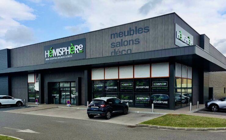 Deux nouvelles adresses sont venues étoffer le réseau Hémisphère Sud au cours de ce mois de septembre : un magasin de 1 000 m2 implanté à Villefranche-sur-Saône (69) et un point de vente de 500 m2 situé sur la commune de Trélissac (24), en périphérie immédiate de Périgueux. La direction de l’enseigne annonce par ailleurs qu’elle prévoit d’ouvrir trois nouvelles unités d’ici la fin d’année.