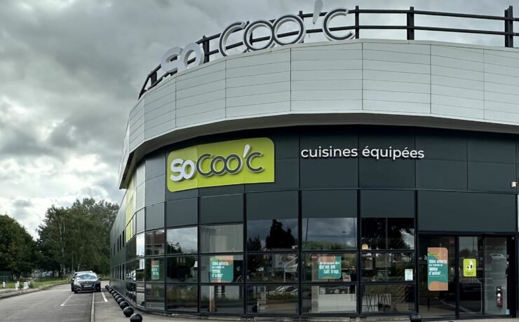 La bannière du groupe Fournier a connu un été particulièrement fructueux en termes de développement avec, à la clé, pas moins de quatre ouvertures ; dont celle d’un premier magasin hors de nos frontières, en Espagne. Celui-ci servira de pilote pour tester la pertinence du concept sur ce nouveau marché, avant d’étendre progressivement le réseau à travers tout le pays. À terme, SoCoo’c prévoit de constituer un parc de 100 magasins répartis sur les principales zones urbaines espagnoles.