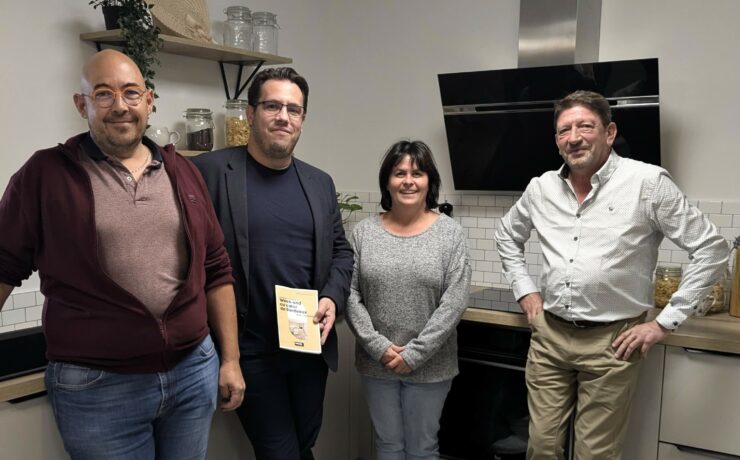 Après six mois de concours et plus d’une trentaine de participants, cette première édition du challenge Discac “#positivementrevendeur” est aujourd’hui terminée. Et le fabricant a eu le plaisir de recevoir le binôme gagnant à Bordeaux (33) lors du premier week-end de ce mois d’octobre, à savoir : Nicolas Guillorit (“Direct Cuisines”), le “parrain” ; et Lionel Hamel (“Agencement Cuisines Périgord”), son “filleul”.