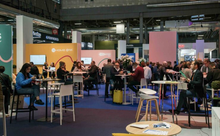 Avec un focus sur l’innovation, des solutions tangibles pour les professionnels et des conférences riches d’enseignements, les organisateurs de l’édition 2024 du salon EspritMeuble veulent, cette année plus que jamais, offrir à leurs visiteurs des leviers susceptibles de leur permettre de prendre une longueur d'avance, pour aborder l’exercice 2025 dans les meilleures conditions possible. Ils encouragent d’ailleurs ces mêmes visiteurs à consacrer une journée de plus qu’habituellement à l’événement, pour tirer le meilleur parti de leur visite…