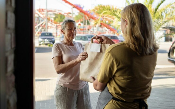 71 % des Français s’accordent à dire que les commerces ont une influence positive sur leur propre qualité de vie. 52 % affirment même que la présence de commerces dans leur ville a influencé leur décision de s'y installer ou contribue à leur envie d'y rester. Un rôle essentiel donc, qui participe aussi à la vitalité et à l’attractivité des territoires. Mais ce n’est pas le seul enseignement de la dernière édition du “Baromètre Galimmo” réalisé par L’ObSoCo…