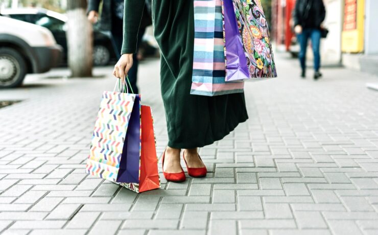 Selon l’Observatoire 2024 du Commerce en France, réalisé par Havas Commerce en partenariat avec Paris Retail Week et CSA Consulting, malgré l'essor continu du e-commerce, 84 % des Français continuent de préférer les achats en magasins physiques. Cette tendance s'explique par le besoin des consommateurs de toucher et d'essayer les produits avant de les acheter, facteur visiblement déterminant pour 62 % d'entre eux.