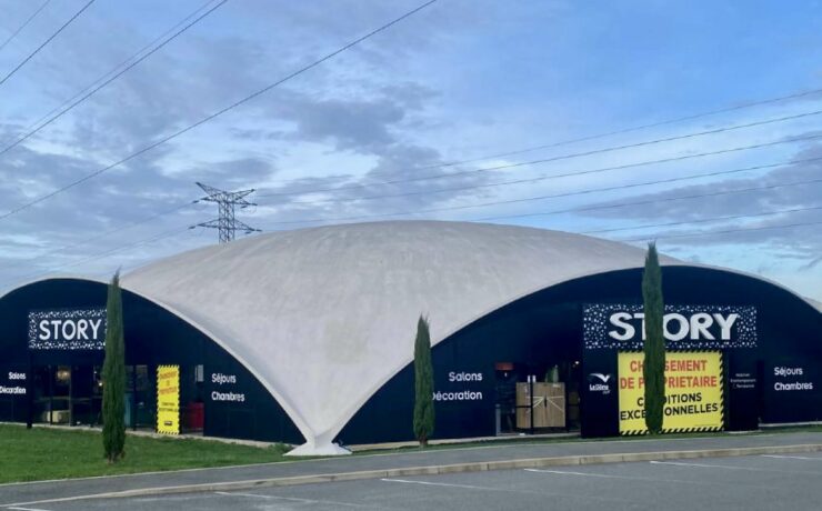 Jérémy Fouray, déjà à la tête des magasins de Chartres (28) et Le Mans (72) sous l’enseigne spécialiste du mobilier contemporain et tendance, a repris le Story de Laval (53), ouvert en février 2022 par Éric Lhotellier, au sein du bâtiment le plus iconique de La Mayenne : le Dôme. Son ambition : renforcer la position du point de vente, tout en développant de nouvelles offres pour répondre aux attentes des Lavallois.