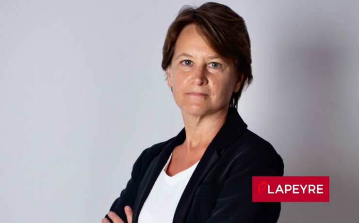 Arrivée chez Lapeyre en 2017 en tant que directrice de l’expérience client, Isabelle Jambon prend désormais les fonctions de directrice du réseau. Elle aura pour mission d’animer le réseau des 124 magasins de France métropolitaine et d’accompagner l’ensemble des équipes de vente, avec pour principal objectif de mettre plus que jamais le client au centre des préoccupations de l’entreprise, afin de l’accompagner au mieux dans ses projets.