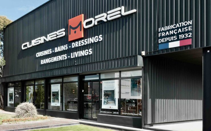 Cuisines Morel, marque française de cuisines et de solutions d'aménagement sur mesure haut de gamme, poursuit son développement sur le territoire national et comptabilise sept nouveaux points de vente en France depuis le début de l’année. Le fabricant-distributeur, qui maintient plus que jamais son objectif d’ouvrir une dizaine de concessions par an, annonce en outre les inaugurations à venir de deux nouveaux magasins d’ici la fin de l’année.