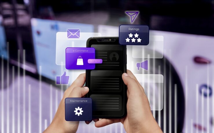 L’IA générative est considérée comme l’innovation la plus prometteuse par 97 % des 118 dirigeants de sites e-commerce français et 73 % d’entre eux sont optimistes quant aux opportunités d’augmenter la productivité grâce à cette catégorie d'intelligence artificielle. Mais son adoption au sein des entreprises suppose à la fois une évolution des processus organisationnels, la modernisation des infrastructures technologiques et un investissement continu dans la formation des personnels.