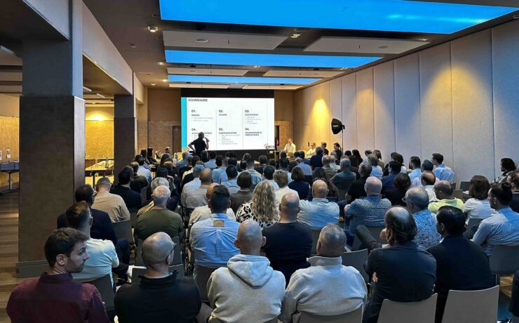 Le congrès barcelonais du réseau de spécialistes a notamment permis de poser les jalons d’un plan de communication 2025 qui verra l’enseigne à la Marmotte muscler quelque peu ses prises de parole au niveau local. Une évolution issue des nombreuses demandes des adhérents, désormais centralisées par les deux délégués régionaux du réseau, qui doit adapter sa communication interne au développement soutenu de son maillage national.