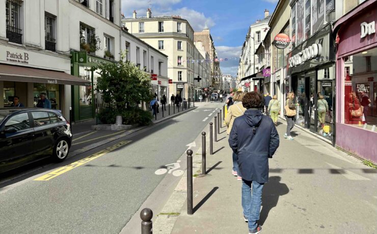 En cumul, de janvier à octobre 2024 par rapport à la même période de 2023, les ventes magasins ont augmenté de 2 %. Mais le secteur de l’équipement de la maison connaît une baisse de 2 % sur la période, avec des contractions toujours très marquées dans certains segments, tels que le meuble par exemple ; signe, selon Procos, que la crise du logement continue d’impacter fortement ces secteurs, malgré la baisse des taux d’intérêt.