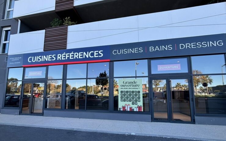 L’enseigne cuisiniste développée par le groupe FBD a récemment ouvert un magasin à Montpellier (34), plus précisément à Castelnau-le-Lez. À la tête de ce nouveau showroom : Jessy Zobiri, cuisiniste depuis plus de dix ans. Sur quelque 200 m2, le point de vente dispose d’une dizaine d’espaces aménagés : sept cuisines, une salle de bains, un dressing et un coin salon.