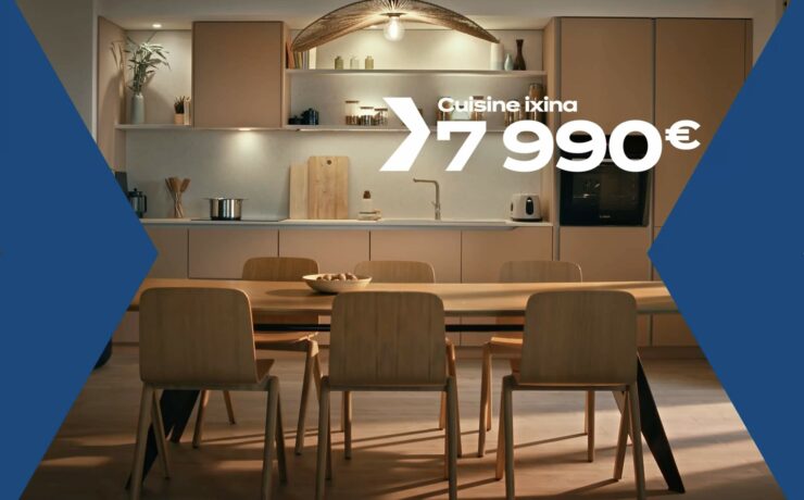 Le nouveau positionnement d’Ixina, verbalisé par le slogan “Des prix qui ont tout compris à la vie”, entend remettre le prix au cœur de sa communication. Objectif, sur un marché plus concurrentiel que jamais : se différencier et se réapproprier le leadership de l’accessibilité. Ce repositionnement s’exprime dès aujourd’hui, au travers d’un dispositif global combinant une campagne TV, un plan “presse”, une présence en radio, ainsi qu’une série de nouveaux codes publicitaires, dont une identité musicale inédite.