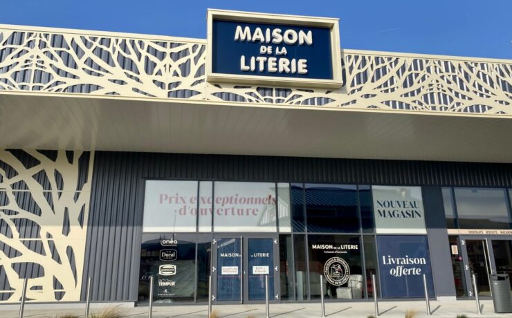 Reprise en octobre 2023 par le groupe Fremaux-Delorme, leader mondial du linge de maison haut de gamme, la bannière Maison de la Literie flotte sur un nouveau point de vente depuis le 8 février dernier, à Kingersheim, dans le Haut-Rhin. L’occasion, pour les dirigeants du réseau, de mettre une nouvelle fois en avant le positionnement de “fabricant-distributeur” de l’enseigne et les atouts de son modèle de franchise.