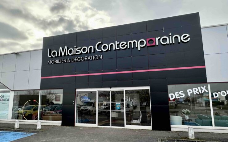Grâce à Olivier Poteau, qui a choisi la bannière du groupe Maxiam pour relancer son point de vente en périphérie de Metz (57), La Maison Contemporaine bénéficie désormais dans la région d’une unité “pilote” qui pourrait bien faire des émules. Les dirigeants de l’enseigne comptent en effet sur l’exemplarité de ce genre de magasin pour attirer d’autres entrepreneurs et passer la barre des 20 magasins à la fin du premier semestre de cette année.