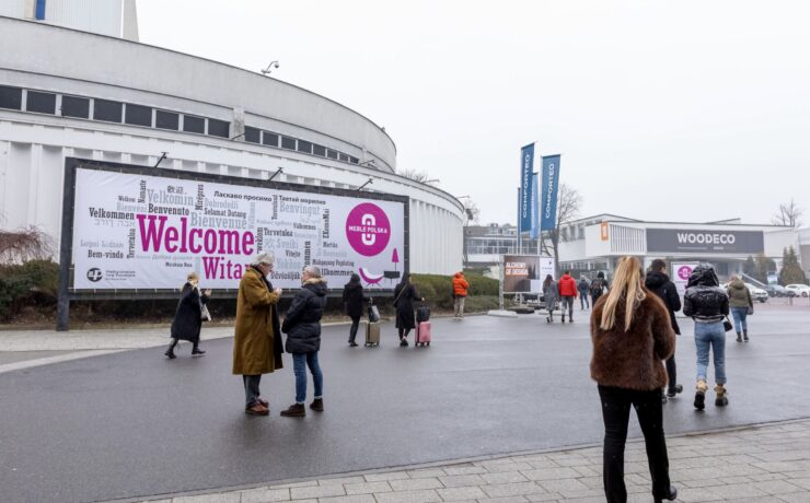 Le rendez-vous annuel polonais confirme sa dimension de plus en plus internationale. Au total, 16 512 personnes sont venues à Poznań en février dernier (+15 % par rapport à 2024), dont 58 % en provenance de l’étranger. La prochaine édition de Meble Polska aura lieu, comme d'habitude, durant la dernière semaine du deuxième mois de l’année, à savoir du 24 au 27 février 2026.