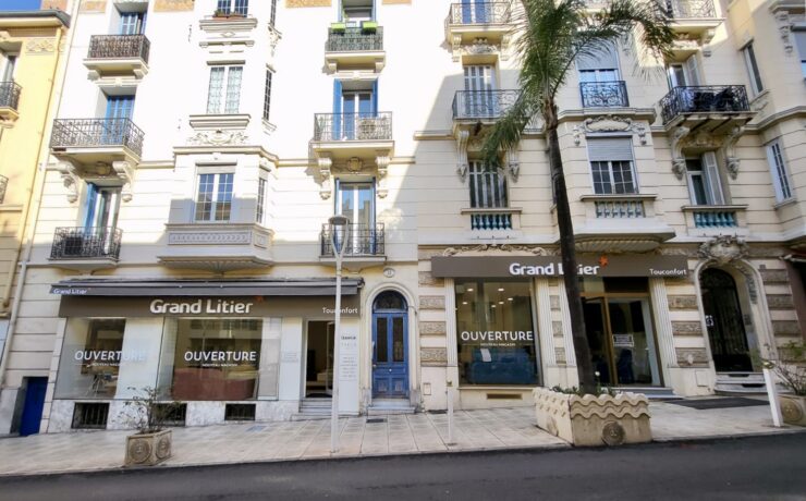 Alexandre Giannotti et sa compagne, Caroline L’Abbe, ont ouvert un nouveau point de vente Grand Litier sur un format très inhabituel pour la bannière à l’étoile orange, avec une surface globale de 170 m2 répartis sur deux locaux distincts. Mais l’offre du magasin, concentrée sur les collections les plus haut de gamme, semble d’ores et déjà avoir trouvé son public.