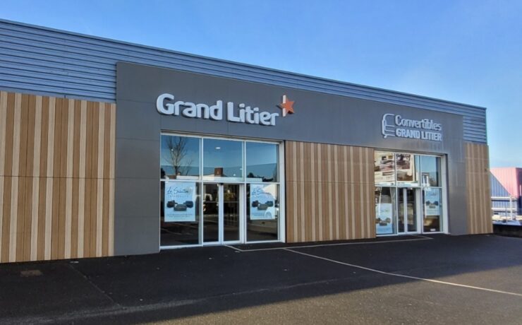 Afin d’y insuffler une nouvelle dynamique, le magasin a doublé de surface, offrant désormais une immersion complète dans l’univers Grand Litier. À la tête de ce magasin nouvelle génération résolument tourné vers l’expérience client : Charles-Henri et Stéphanie Chaillot, qui représentent la troisième génération de l’entreprise familiale éponyme fondée en 1951, groupe spécialiste de l’équipement de la maison fort de plus de 5 000 m2 répartis sur cinq magasins.