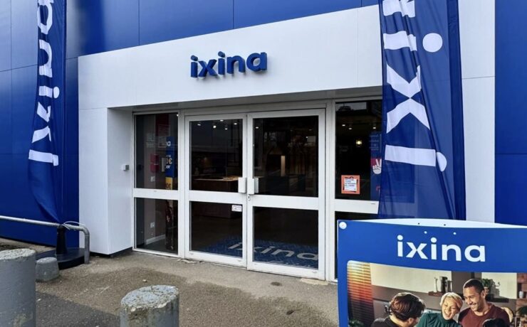 La bannière du groupe FBD, qui dit avoir continué de gagner des parts de marché en 2024, a inauguré un point de vente de 400 m2 sur la commune de Saint-Martin-des-Champs, à quelque quatre kilomètres à l’ouest du centre-ville de Morlaix (29). À la tête de cette nouvelle franchise : Mickael Legaufre et Marion Gautier qui, avec ce nouveau point de vente, poursuivent le développement de leur réseau dans le département du Finistère, où ils possèdent déjà deux autres implantations.