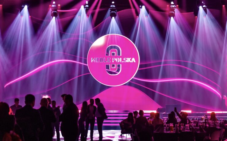 Si l’on en croit les organisateurs de la manifestation polonaise, l'intérêt pour une nouvelle participation, l’année prochaine, a été confirmé par 115 entreprises, qui disposaient des plus grands stands lors de la cuvée 2025. Plus de dix mois avant l'événement, la surface totale des stands réservés représenterait donc d’ores et déjà 71 % de la surface totale d'exposition de l'édition passée.