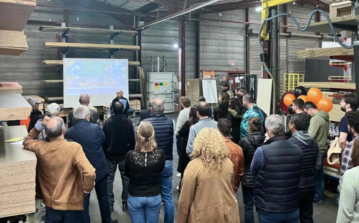 Une première chez les fabricants de cuisines : le groupe STF, qui rassemble les marques Cuisines Morel et Sagne Cuisines, a obtenu le statut de “société à mission”. L’entreprise a célébré ce tournant historique en mettant sur pied une “Fête de la Mission”, événement qui a rassemblé les collaborateurs du groupe au travers d’un “escape game” géant, organisé au cœur des trois sites industriels du fabricant en Bretagne, Haute-Savoie et Gironde.