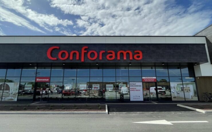 Un nouveau magasin franchisé Conforama a ouvert ses portes le 2 mai dernier à Beaune (21). Après une période durant laquelle l’enseigne multispécialiste de l’équipement de la maison s’est majoritairement développée en propre, la direction de la bannière rouge a décidé de relancer activement son modèle de franchise, ceci en proposant aux candidats intéressés deux modèles de commerce associé : la franchise pure et la location-gérance. Son ambition : quatre ouvertures par an.