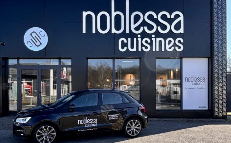 Présente à l’international avec plus de 100 showrooms, noblessa poursuit son développement en France, avec désormais 37 magasins, tous portés par des entrepreneurs engagés. C’est aujourd’hui Brigitte Carvas qui s’engage aux côtés de l’enseigne chantre du “Beau Vivre”, au travers de l’ouverture d’une unité de 230 m2 au sud de Belfort, à Andelnans (90).