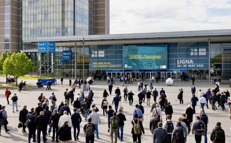 Environ 78 000 visiteurs, en provenance de 156 pays, se sont rendus à Hanovre du 26 au 30 mai dernier, ce qui place cette édition anniversaire au même niveau que la cuvée précédente, en 2023. Les groupes les plus conséquents de visiteurs internationaux venaient de Pologne, d'Italie et d'Autriche, suivis des Pays-Bas, de la France et de la Belgique. La prochaine édition du salon Ligna se tiendra à Hanovre du 10 au 14 mai 2027.