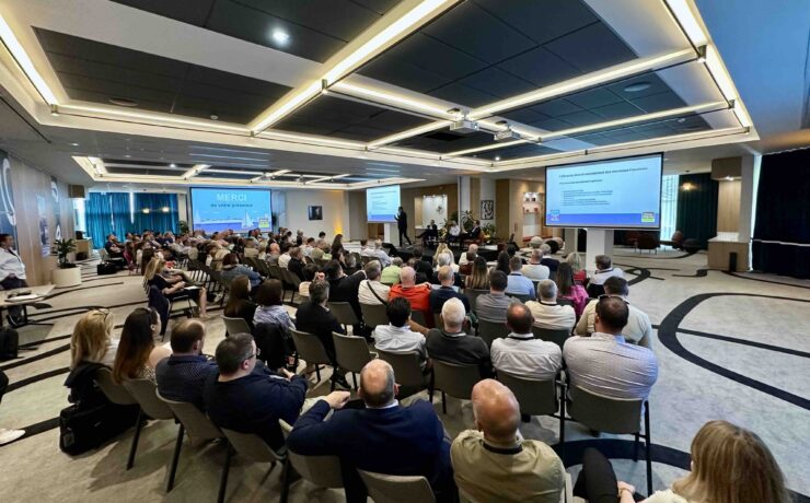 Lors de son congrès annuel, France Literie a dressé un bilan positif de son “Pacte 2023-2025”, marquant la fin d’un cycle stratégique et le début d’une phase de consolidation. En conséquence, entre autres : un réseau porté à 105 magasins d’ici la fin de l’année, des nouveautés produits pourvoyeuses de chiffre d’affaires et un “Passeport Formation” qui devient un levier majeur pour valoriser les compétences en magasin. Quant à la communication de l’enseigne, elle se renforce, avec, à la clé, la saison 2 de la web-série “Mes jours et mes nuits” et un nouveau billboard TV, tous deux portés par l’égérie de la marque, Adriana Karembeu.