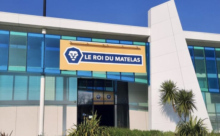 Le tribunal de commerce de Saint-Nazaire (44) a retenu l’offre présentée par Le Roi du Matelas pour la reprise de la société quimpéroise “Literie Valentin”, placée en redressement judiciaire le 26 mars dernier à la demande des dirigeants de l’entreprise. À la clé notamment : la poursuite de l’activité dans huit magasins. L’usine “Literie Moënner” en revanche, n’a pas été incluse dans l’opération de reprise.