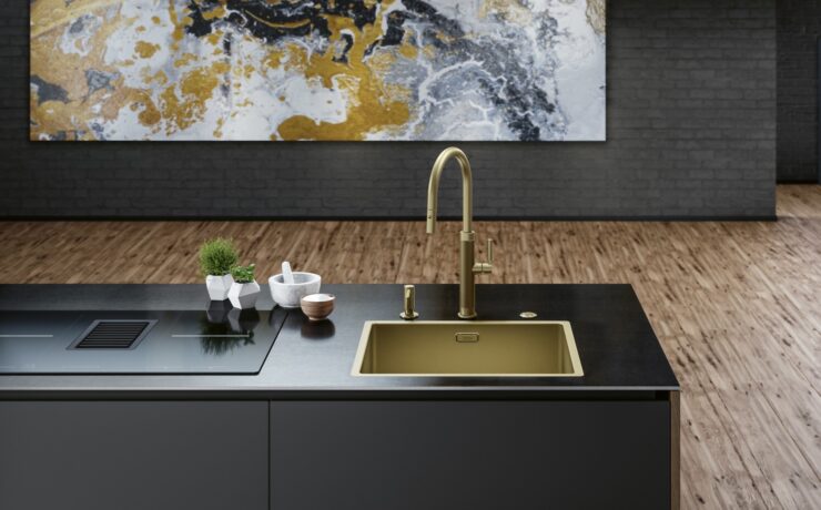 La saison 2025 des remises de prix de design réussit à Franke ! La marque a reçu deux “Red Dot Awards”, pour sa collection “Mythos Masterpiece Extended” (gamme d’éviers, mitigeurs, hottes, tables de cuisson et accessoires en acier inoxydable coloré) et pour le mitigeur “Maris Slim”. Elle a également obtenu un “iF Design Award” pour son mitigeur tout-en-un “Mythos Water Hub”.