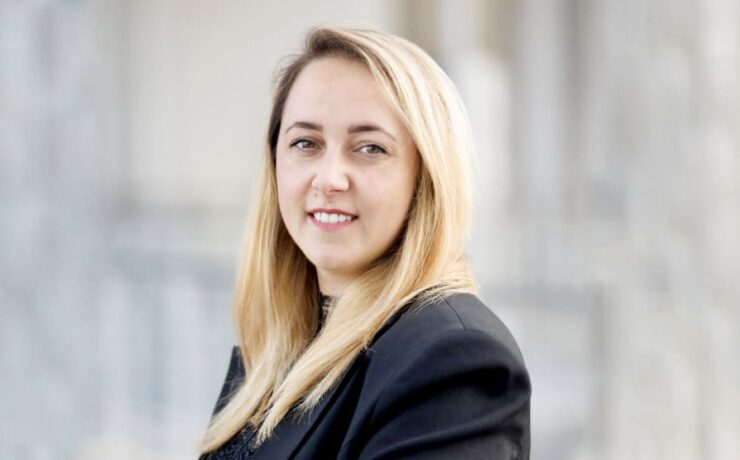 Weronika Jakubowska a commencé sa carrière professionnelle au sein du service client d'une entreprise du secteur agroalimentaire. La plupart des exposants du salon Meble Polska la connaissent déjà très bien. En effet, depuis le tout début de sa collaboration au service de la manifestation (au sein de “Grupa MTP”), avec le soutien du directeur de projet Jozef Szyszka, elle a co-créé ce projet, en étant responsable des ventes et des relations avec les exposants.