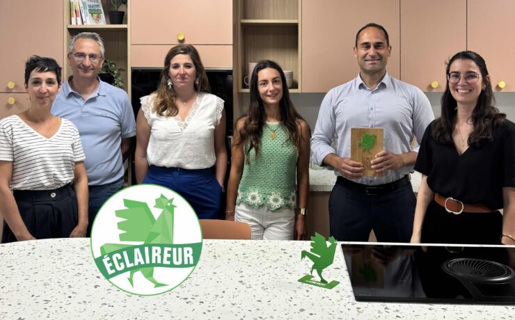 Le fabricant de meubles de cuisines et de salles de bains a décroché le label “Coq Éclaireur” décerné par Bpifrance, rejoignant ainsi une élite d’entreprises engagées pour la transition écologique. Il faut dire que la société girondine multiplie les initiatives responsables, comme la réduction de sa consommation énergétique et la mise en place d’une démarche d’éco-conception.
